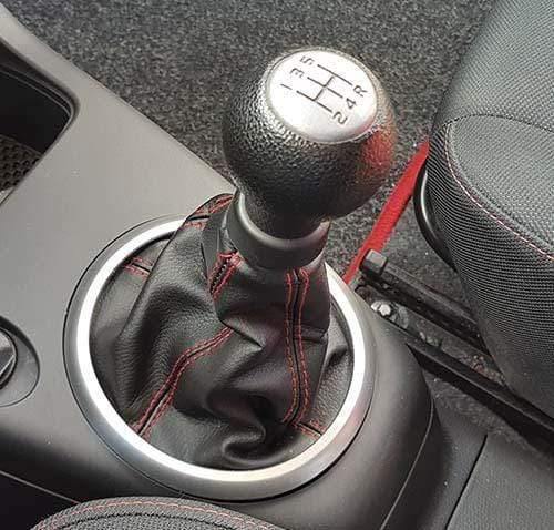 Suzuki Swift váltószoknya és keret cseréje - Peppi.hu