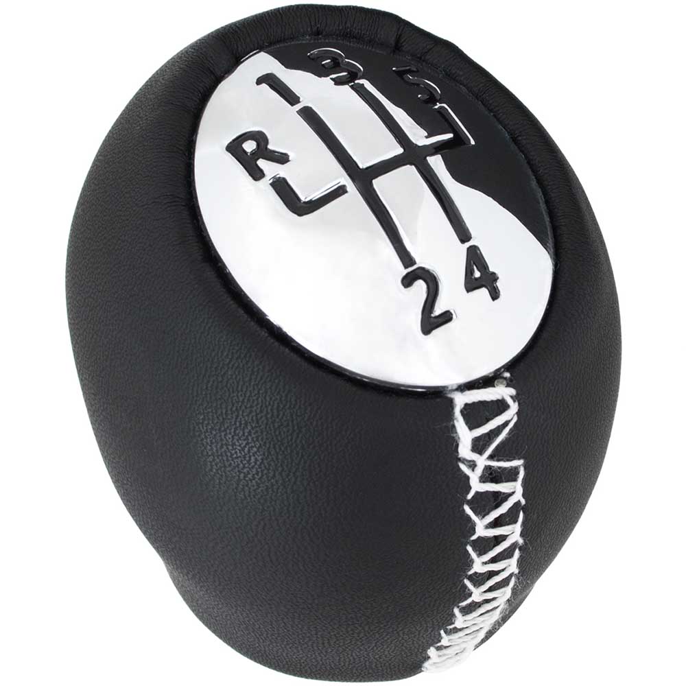 Fekete bőrözött, 5 sebességes Renault Trafic váltógomb króm számlappal, fehér varrással.