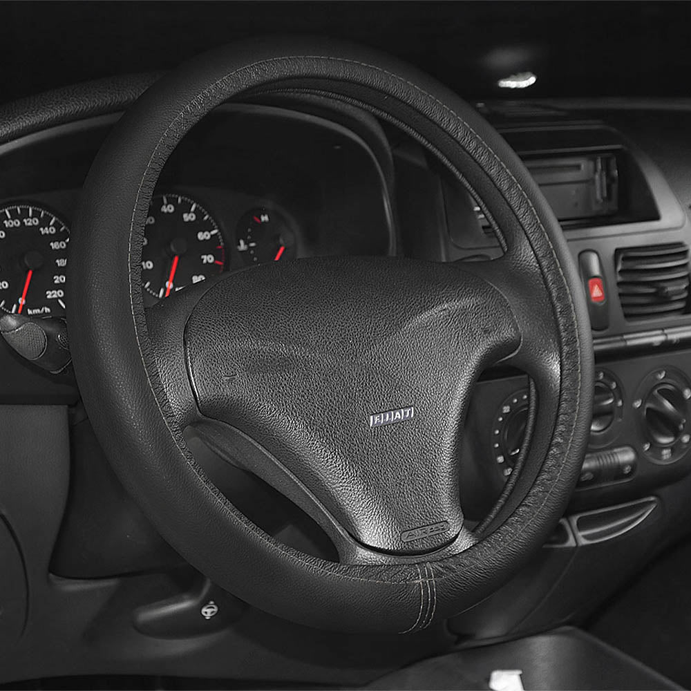 Fekete bőr kormányvédő szürke varrással