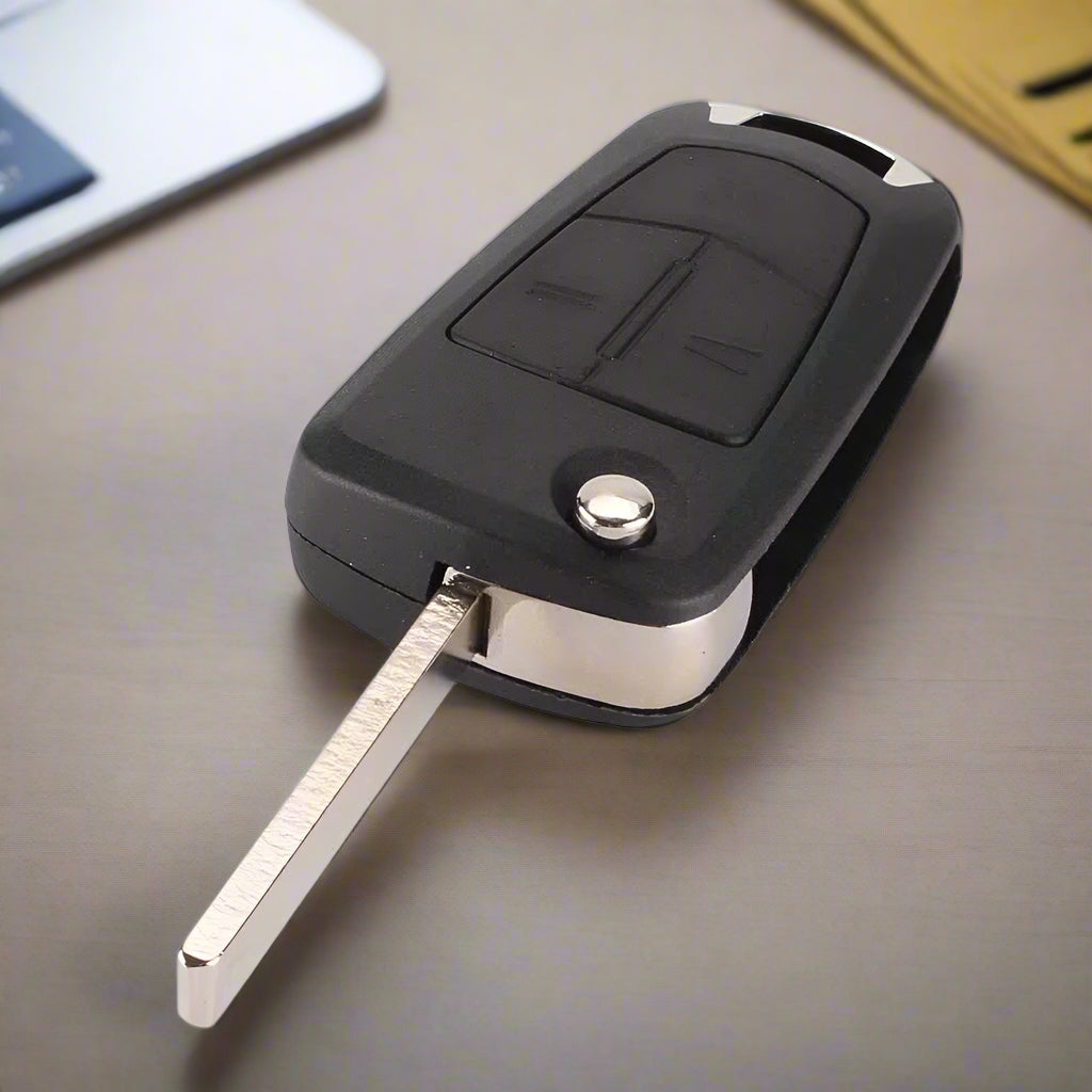 Fekete színű, 2 gombos Opel kulcsház, bicskakulcs.