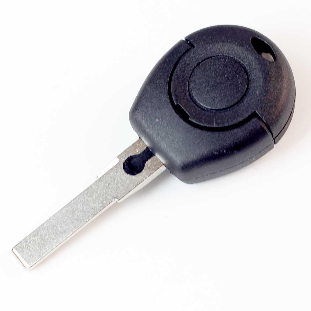 Fekete színű, 2 gombos VW kulcs, kulcsház nyers kulcsszárral.