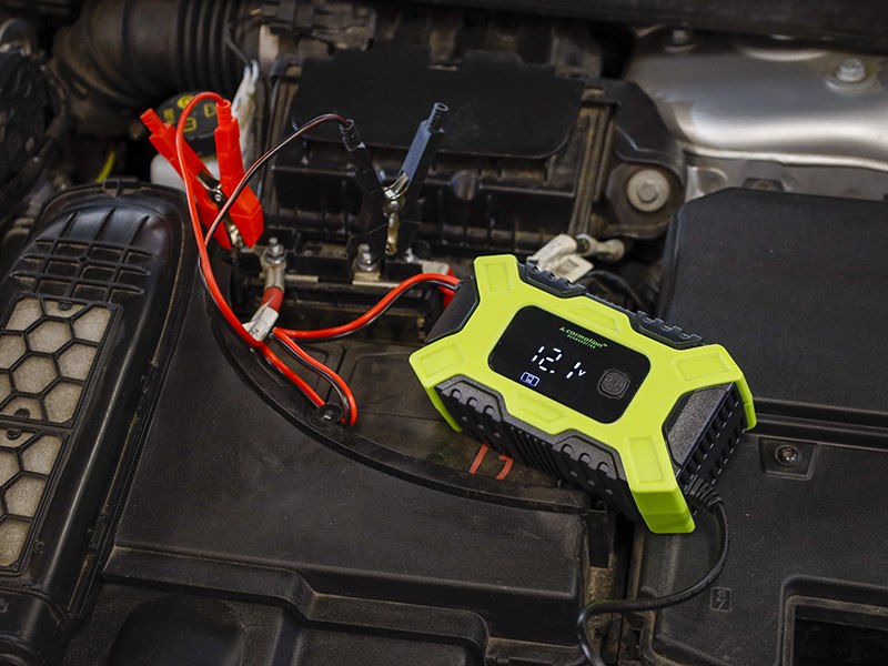 Intelligens digitális egyenirányító 12V 6A 2 100 Ah akkumulátorokhoz – kép 3