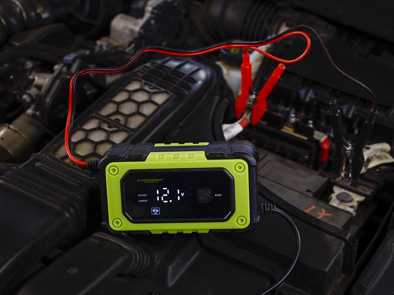 Intelligens digitális egyenirányító 12V 6A 4 120 Ah akkumulátorokhoz – kép 4