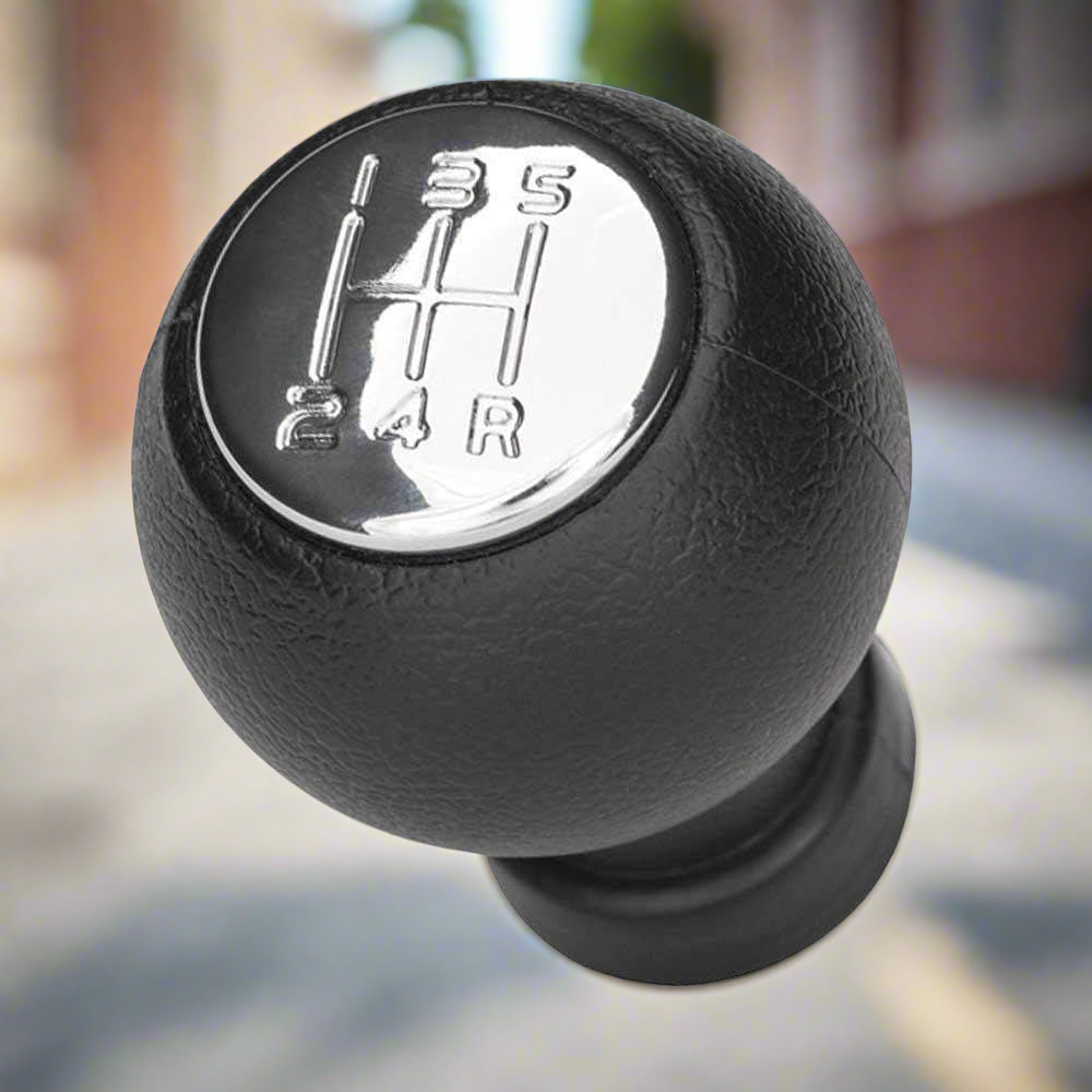 Suzuki váltógomb ezüst számlapoal utcai háttérrel