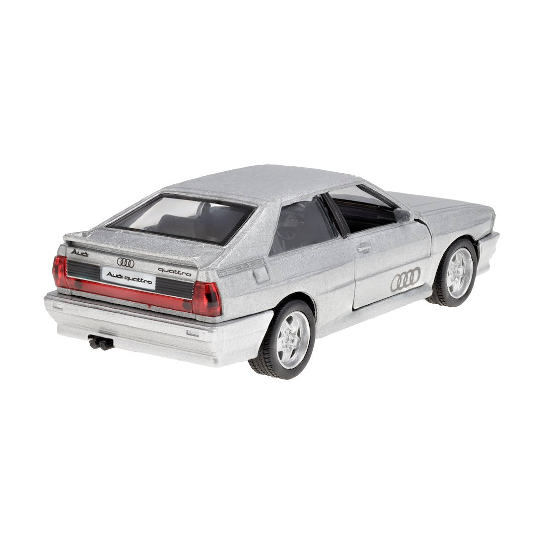 1:35 RMZ Audi Quattro Coupe 1980 1991 ezüst modell – kép 3